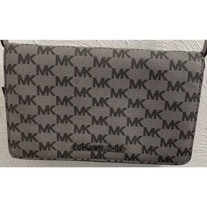 Michael Kors Jet Set Item Clutch MF Crossbody Light Gray